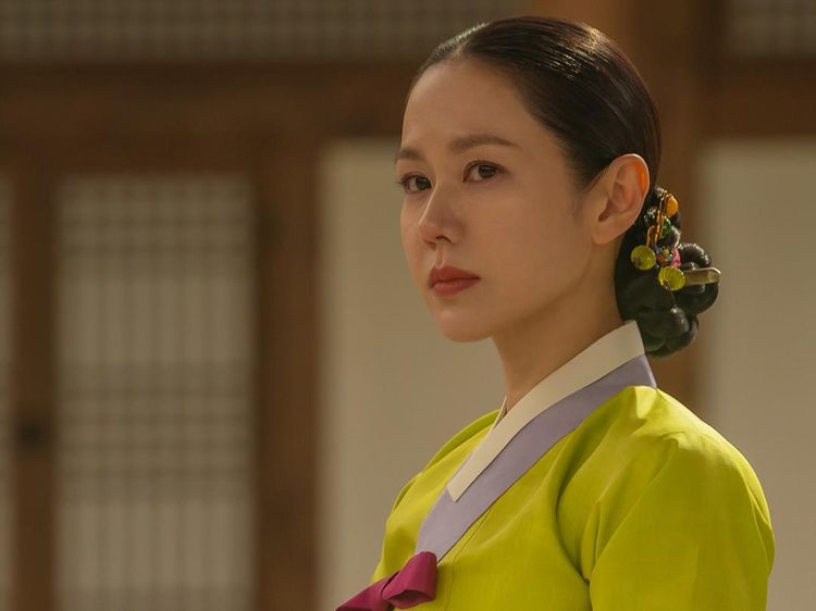 Pesona Son Ye Jin Jadi Lady Cho di Drakor Netflix Terbaru The Scandal