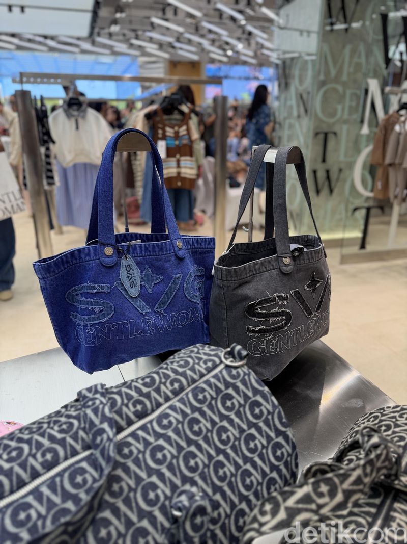 Tas Tote Bag Logo Besar Gentlewoman Stylist Imelda Untoro berbagi tips styling Tas Tote Bag Logo Besar Gentlewoman