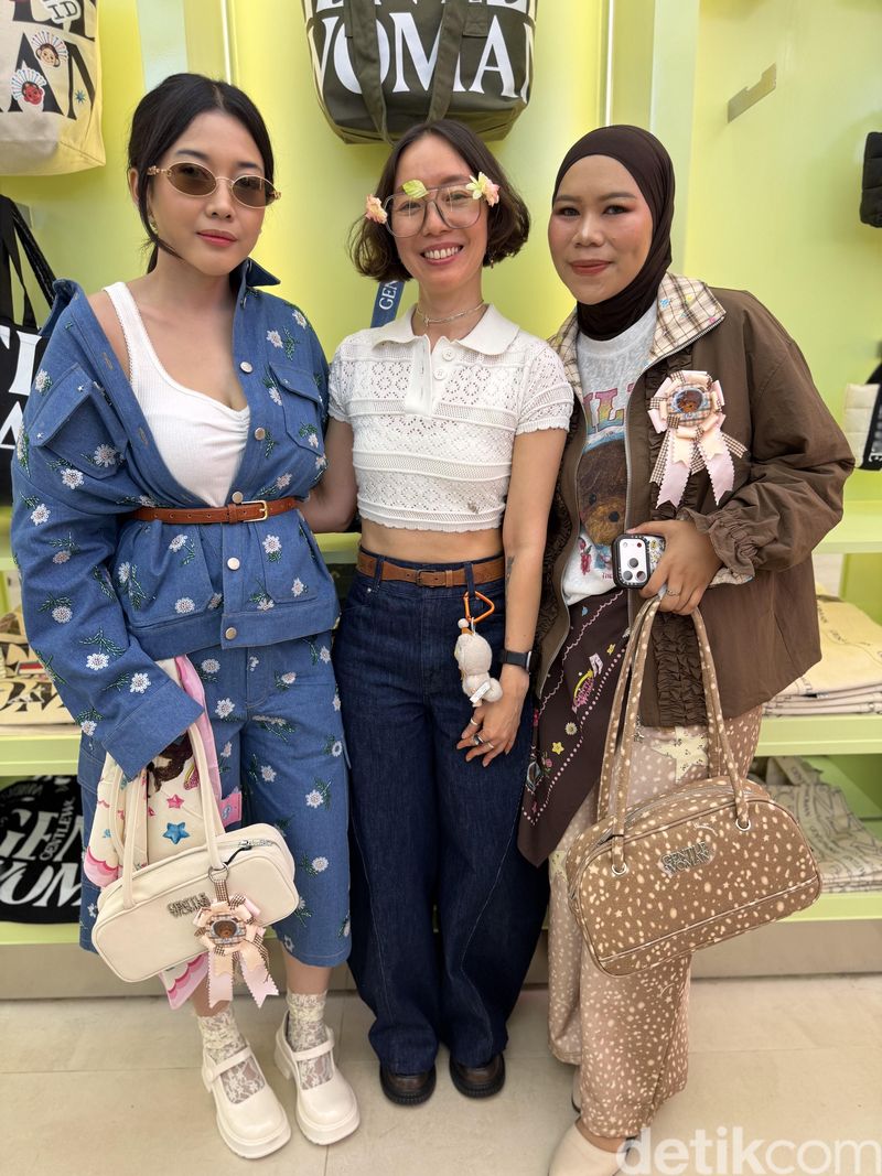 Tas Tote Bag Logo Besar Gentlewoman Stylist Imelda Untoro berbagi tips styling Tas Tote Bag Logo Besar Gentlewoman