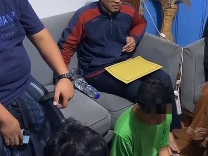 Warga amankan dua mahasiswa diduga pelaku seks menyimpang