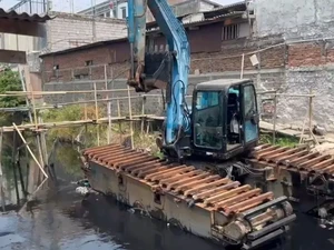 Jembatan di Jakbar Tak Jadi-jadi gara-gara Alat Berat Dipreteli