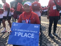 Antusias Ikut Merdeka Run 2026, Siti Hanna Finis Pertama Kategori Kursi Roda