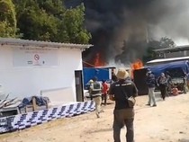 Kebakaran Bedeng Logistik Proyek Dekat RS PIK, Asap Pekat Membubung