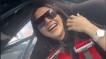 Senyum Bella Bonita Pacu Adrenalin Ikut Nge-drift Bareng Anindita Hidayat