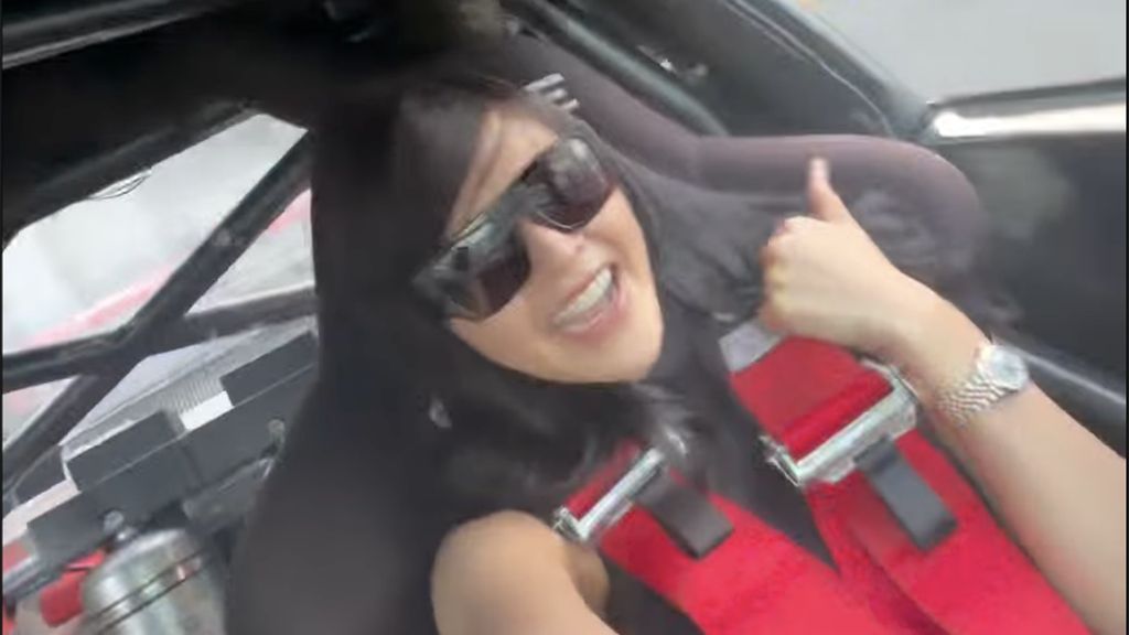Senyum Bella Bonita Pacu Adrenalin Ikut Nge-drift Bareng Anindita Hidayat