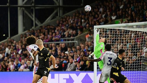 LONDON, ENGLAND - AUGUST 28: Erling Haaland of Manchester City scores his teams first goal during the Premier League 2026/27 match between Crystal Palace FC and Manchester City at Selhurst Park on August 28, 2026 in London, England. (Photo by Mike Hewitt/Getty Images)