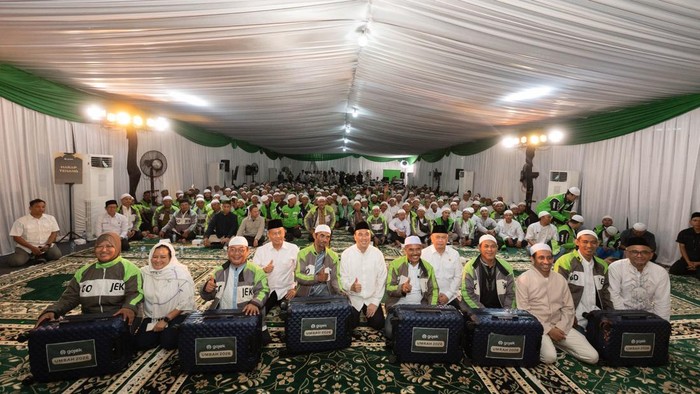 GOTO berangkatkan driver Gojek umrah