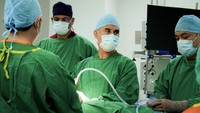 Mayapada Hospital Tangani Kanker Prostat & Kista Ginjal dengan Robot