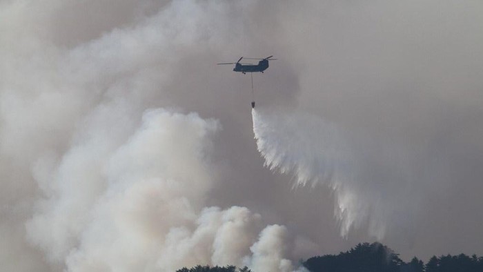 JGSDF CH-47, Helikopter Jepang bantu tangani karhutla. Kalimantan