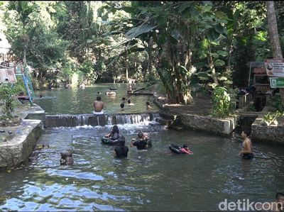 Kali Odo di Dusun Karangnongko, Kabupaten Semarang bisa menjadi pilihan wisatawan yang mencari kesegaran berenang di air alami selama musim kemarau.