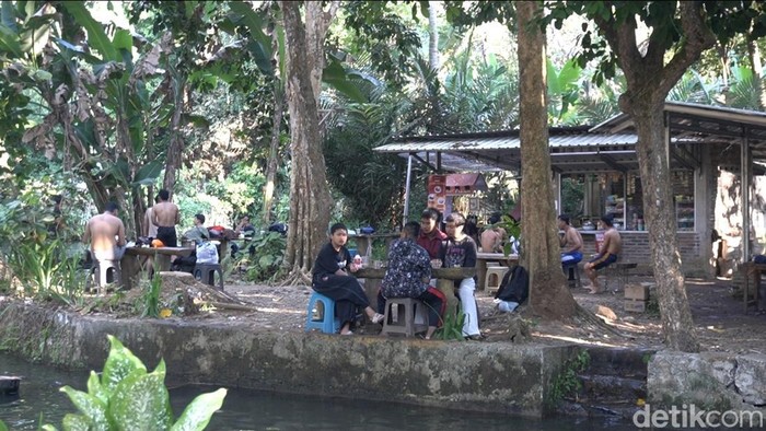 Kali Odo di Dusun Karangnongko, Gedangan, Tuntang, Kabupaten Semarang bisa menjadi pilihan wisatawan yang mencari kesegaran berenang di air alami selama musim kemarau.
