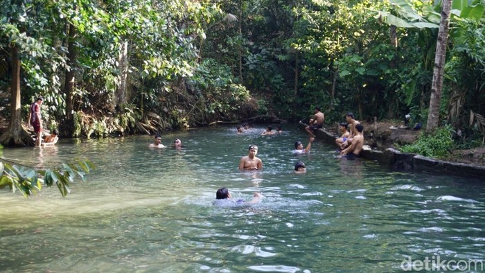 Kali Odo di Dusun Karangnongko, Gedangan, Tuntang, Kabupaten Semarang bisa menjadi pilihan wisatawan yang mencari kesegaran berenang di air alami selama musim kemarau.