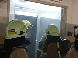 Damkar Padamkan Kebakaran di Gedung Merah Putih KPK