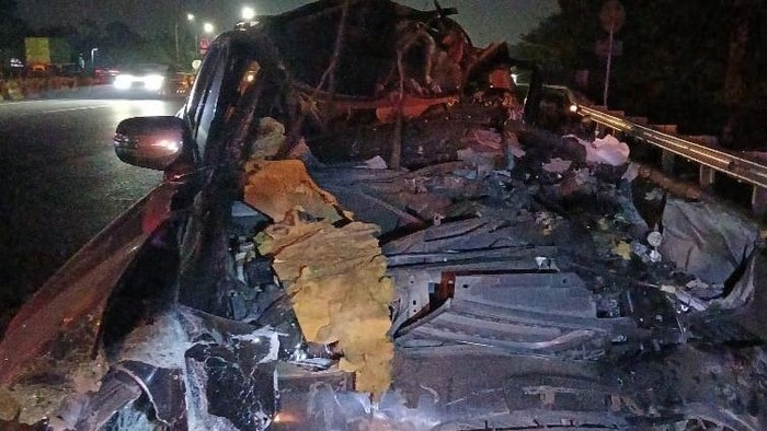 Kecelakaan lalu lintas Pajero tabrak truk di Tol Jagorawi