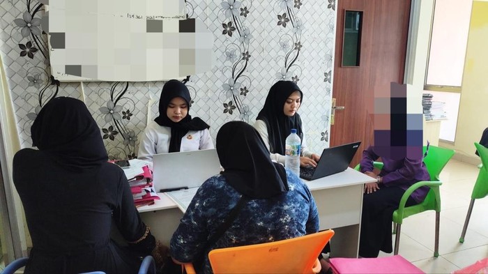 Korban bersama ortu membuat laporan di Polresta Pangkalpinang.