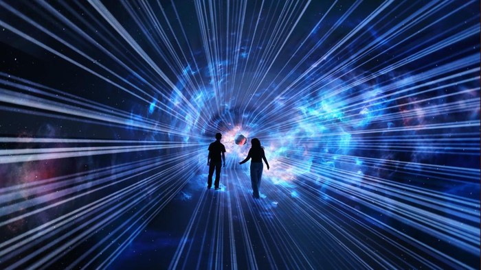 Pengunjung menyaksikan tampilan wahana imersif bertema luar angkasa di Space and Time Cube, Tunjungan Plaza 6, Surabaya, Jawa Timur, Kamis (27/8/2026). Wahana terowongan yang dikelilingi oleh layar LED tersebut menjadi salah satu sarana edukasi tentang luar angkasa yang memadukan ilmu pengetahuan, visualisasi dan pengalaman imersif. ANTARA FOTO/Moch Asim/foc.