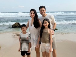 7 Foto Nabila Syakieb Liburan ke Pantai Bareng Keluarga, Cantik Tanpa Makeup