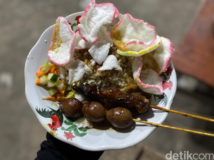 Nasi Gulai Bon milik TikToker Nadya Savira
