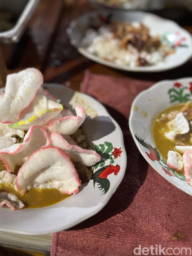 Gultik TikToker Nadshav Viral di BKT, Antre 30 Menit Demi Gulai Lekoh!