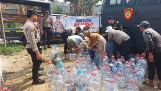 Bantar Panjang Tigaraksa Kekeringan, Polisi Kirim Air Bersih