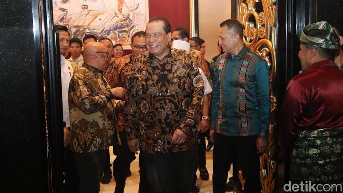 Malam puncak Anugerah detikSumatera Awards 2026 berlangsung semarak. Ajang ini hadir sebagai bentuk penghormatan dan apresiasi kepada berbagai pihak dalam memajukan Sumatera. Acara tersebut digelar di Grand Ballroom The Trans Hotel Jakarta, Jumat (28/8/2026).