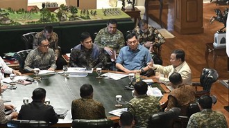 Prabowo Rapat Bareng Panglima-Kastaf Bahas Karhutla-Syarat Warga Dayak Masuk TNI