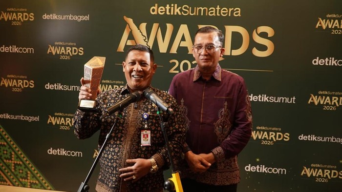 Program Pro Jambi Cerdas yang digagas Gubernur Jambi Al Haris meraih penghargaan dalam ajang detikSumatera Awards 2026