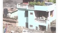 Rumah Ini Tak Hancur Diterjang Banjir Bandang Nepal, Netizen Takjub