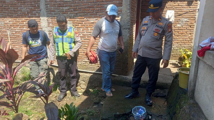 Seorang pria di Takalar, Sulsel, menyerang kakaknya dengan parang saat memandikan cucu.