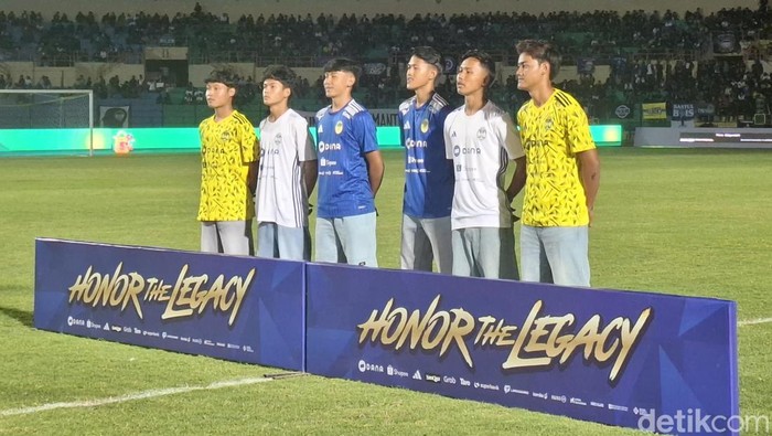 Sesi perkenalan jersey baru PSIM Jogja di Stadion Sultan Agung, Bantul, Sabtu (29/8).