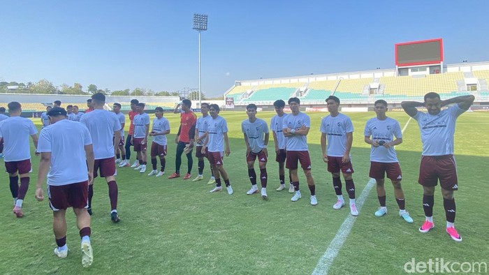 Skuad PSM Makassar saat bersiap menghadapi Pemprov Sulsel di Stadion GBH.