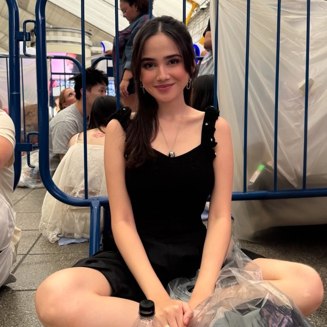 Gaya Syifa Hadju Nonton Konser Ariana di London, Pakai Bodysuit Rp 5 Jutaan