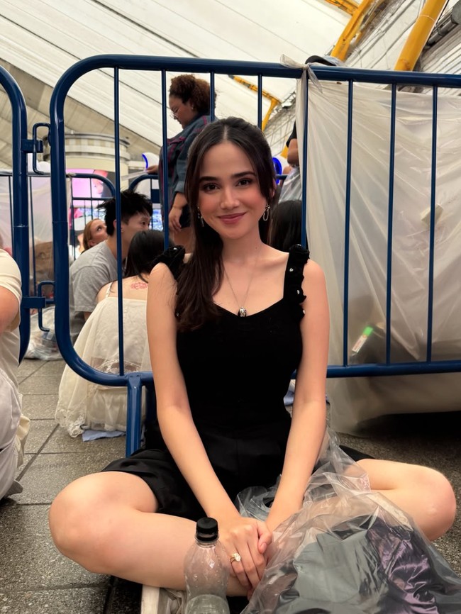 Gaya Syifa Hadju Nonton Konser Ariana di London, Pakai Bodysuit Rp 5 Jutaan
