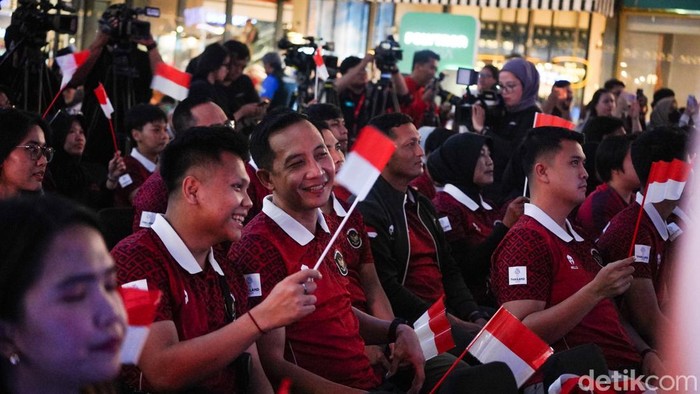 Tim Indonesia Bersiap, 432 Atlet Menuju Asian Games 2026 Chef De Mission (CDM) Asian Games 2026, Kementerian Pemuda dan Olahraga (Kemenpora), dan Komite Olimpiade Nasional menggelar Tim Indonesia day pada Sabtu (29/08/2026) di Lippo Mall Kemang, Jakarta Selatan. Acara ini ditujukan untuk melepas 432 atlet dari 35 cabang olahraga ke Asian Games 2026 pada tanggal 19 September hingga 4 Oktober di Jepang.