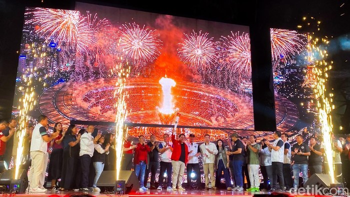 Tim Indonesia Bersiap, 432 Atlet Menuju Asian Games 2026 Chef De Mission (CDM) Asian Games 2026, Kementerian Pemuda dan Olahraga (Kemenpora), dan Komite Olimpiade Nasional menggelar Tim Indonesia day pada Sabtu (29/08/2026) di Lippo Mall Kemang, Jakarta Selatan. Acara ini ditujukan untuk melepas 432 atlet dari 35 cabang olahraga ke Asian Games 2026 pada tanggal 19 September hingga 4 Oktober di Jepang.