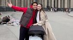 Anniversary Romantis ala Billy Syahputra, Kadoi Buket Uang Gede ke Vika
