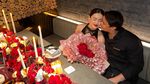 Anniversary Romantis ala Billy Syahputra, Kadoi Buket Uang Gede ke Vika