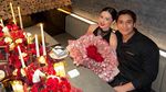 Anniversary Romantis ala Billy Syahputra, Kadoi Buket Uang Gede ke Vika