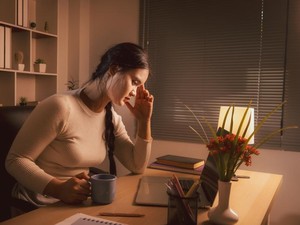 Ngopi Malam Hari Tak Cuma Bikin Melek, Tapi Juga Picu Perilaku Impulsif