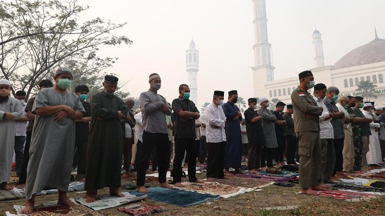 Warga Pontianak Gelar Salat Istisqa di Tengah Karhutla