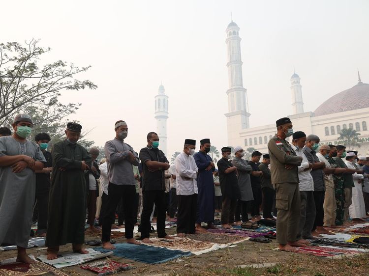 Warga Pontianak Gelar Salat Istisqa di Tengah Karhutla