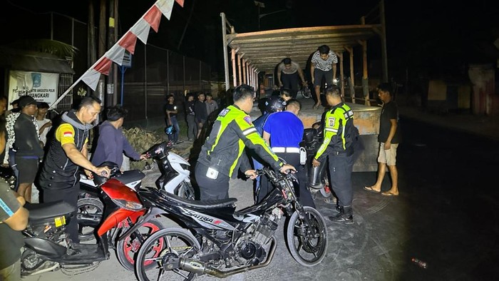 36 sepeda motor diamankan petugas saat menggelar razia balap liar di Polman.