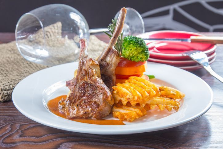 Pesan Kambing Saat Makan Bareng Mertua, Wanita Ini Dimarahi Suami