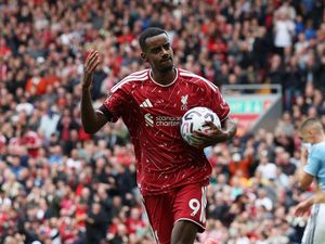 Isak Lagi Panas, Kini Kejar Gol Perdana bersama Liverpool di Liga Champions