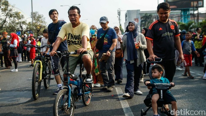 Antusiasme Warga Tak Surut, CFD Bekasi Dipadati Pesepeda hingga Pelari