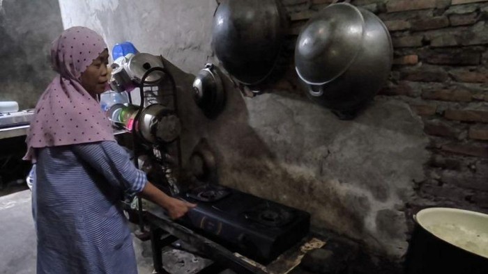 Bagian dapur kediaman korban yang menjadi titik kejadian ledakan gas di Kampung Pulo Kapuk, RT 01/RW 05, Desa Mekarmukti, Kecamatan Cikarang Utara, Kabupaten Bekasi, Jawa Barat, Sabtu (29/8/2026).ANTARA/Pradita Kurniawan Syah.