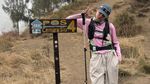 Momen Manis Callista Arum Taklukkan Puncak Gunung Rinjani