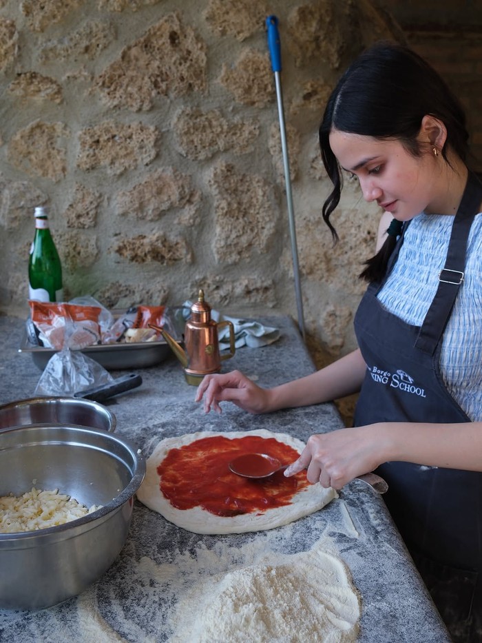 El Rumi dan Syifa Hadju bikin pizza