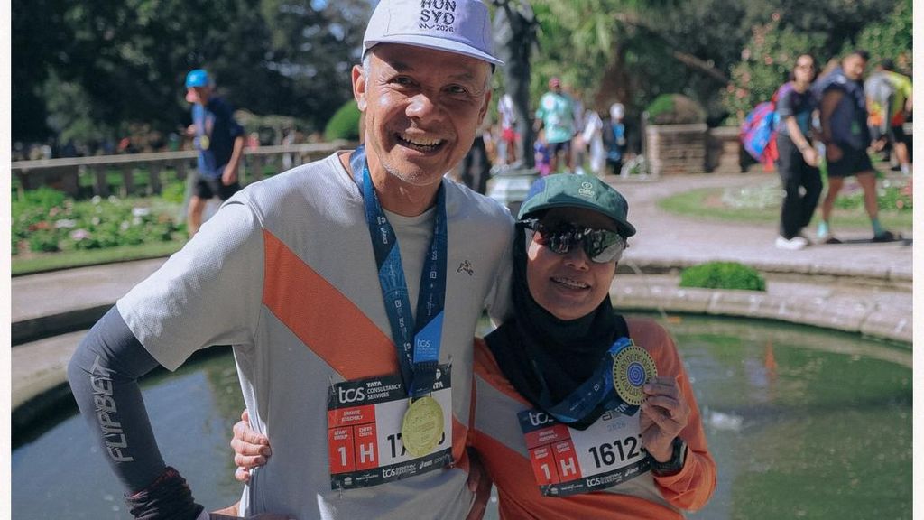 Couple Goals! Ganjar Pranowo Finish Sydney Marathon 2026 Bareng Istri