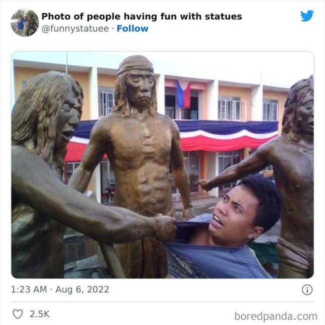Kumpulan Foto Manusia Satu Frekuensi sama Patung, Posenya Aneh dan Kocak